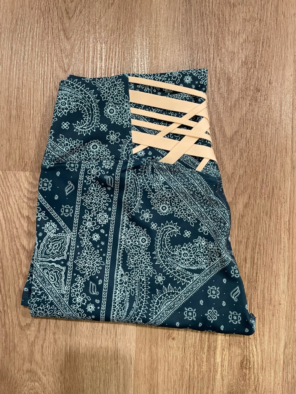 Fabletics Boost High-Waisted Strappy 7/8 Leggings Size Medium